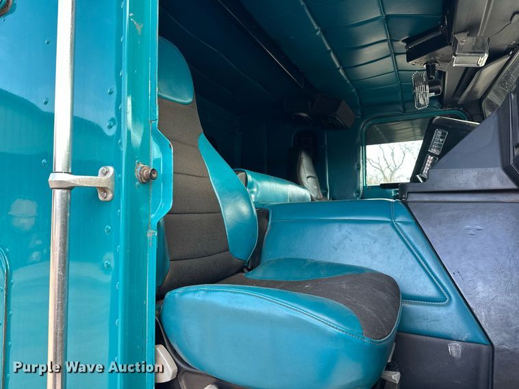 image for item EJ5274 1987 Freightliner semi truck