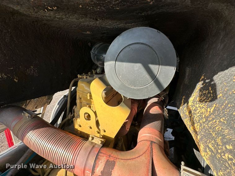 image for item EJ5274 1987 Freightliner semi truck