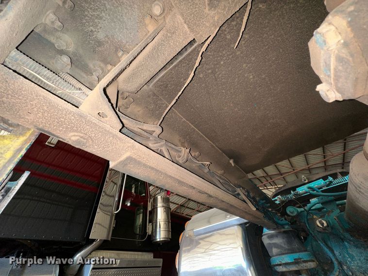 image for item EJ5274 1987 Freightliner semi truck