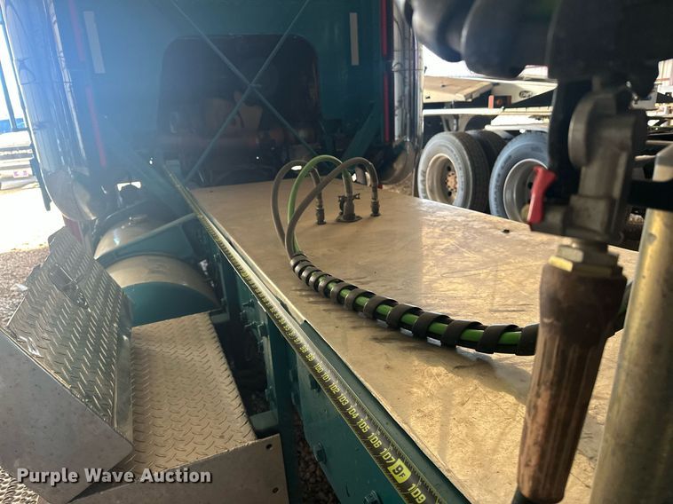 image for item EJ5274 1987 Freightliner semi truck