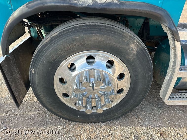 image for item EJ5274 1987 Freightliner semi truck