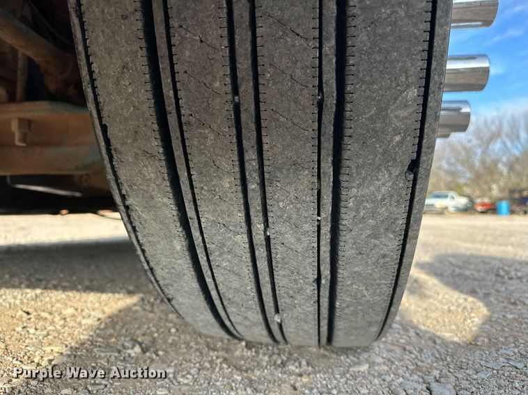 image for item EJ5274 1987 Freightliner semi truck