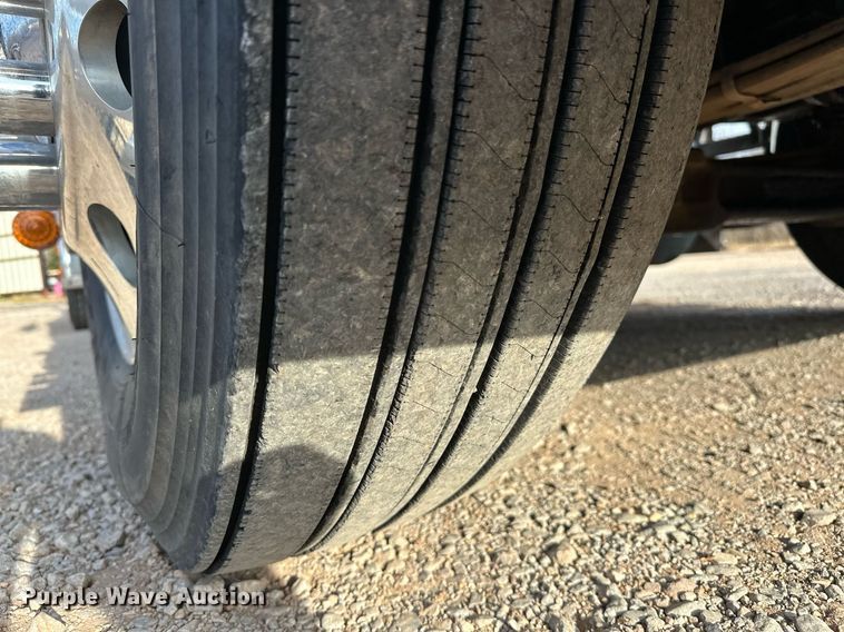 image for item EJ5274 1987 Freightliner semi truck