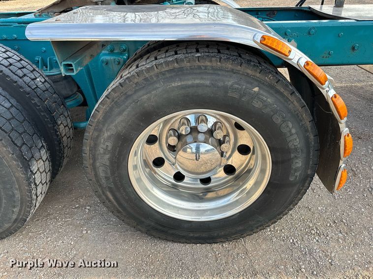 image for item EJ5274 1987 Freightliner semi truck