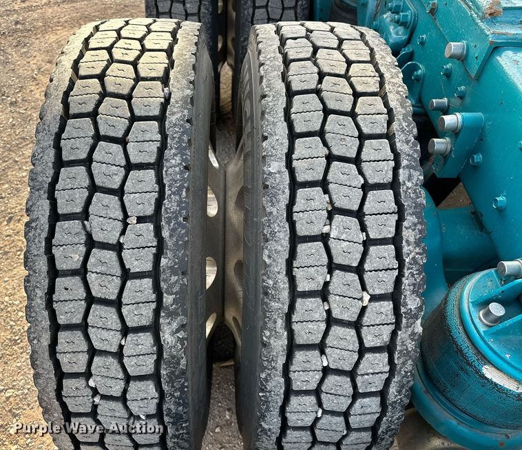 image for item EJ5274 1987 Freightliner semi truck