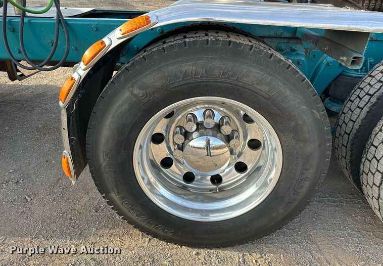 image for item EJ5274 1987 Freightliner semi truck