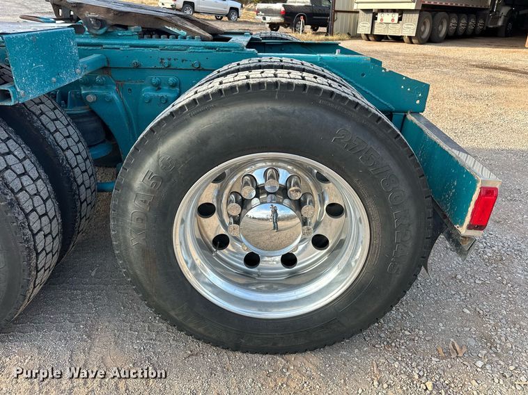 image for item EJ5274 1987 Freightliner semi truck