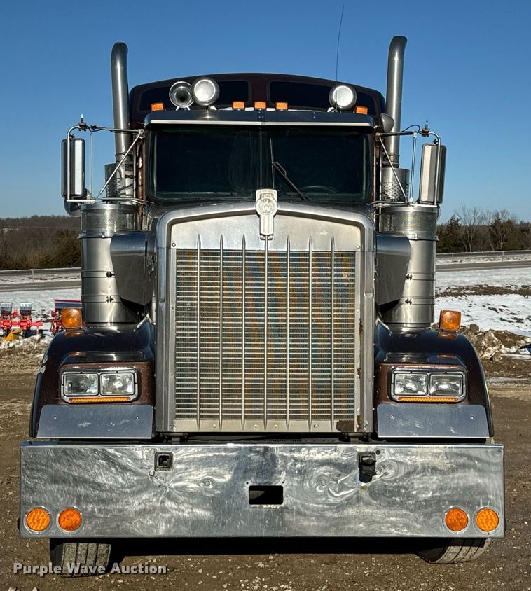 image for item EN5042 1997 Kenworth W900 semi truck