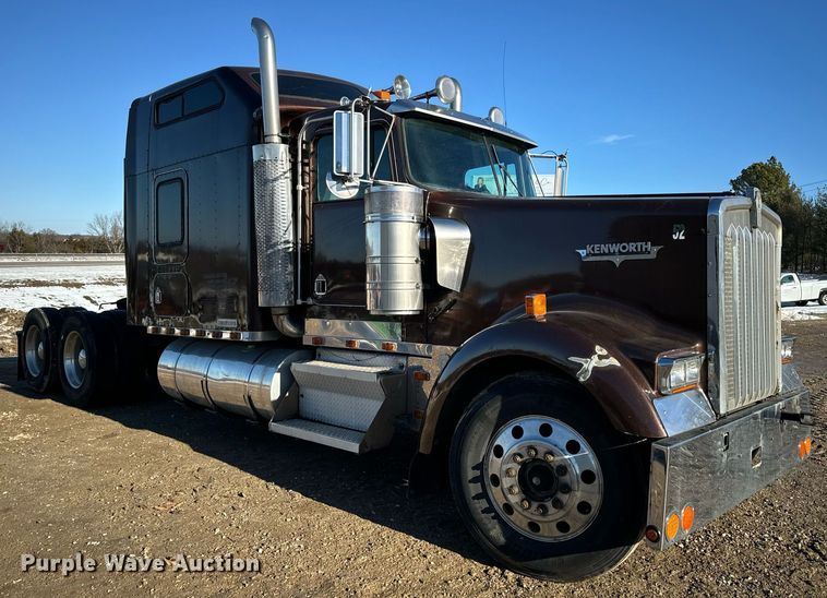 image for item EN5042 1997 Kenworth W900 semi truck