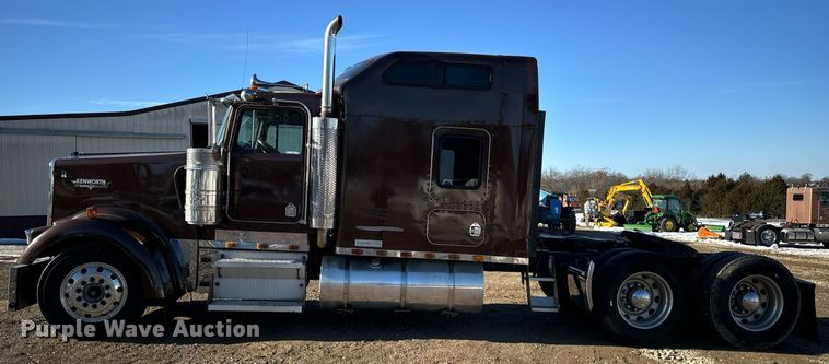 image for item EN5042 1997 Kenworth W900 semi truck