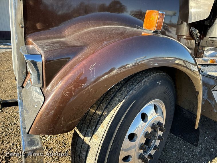 image for item EN5042 1997 Kenworth W900 semi truck