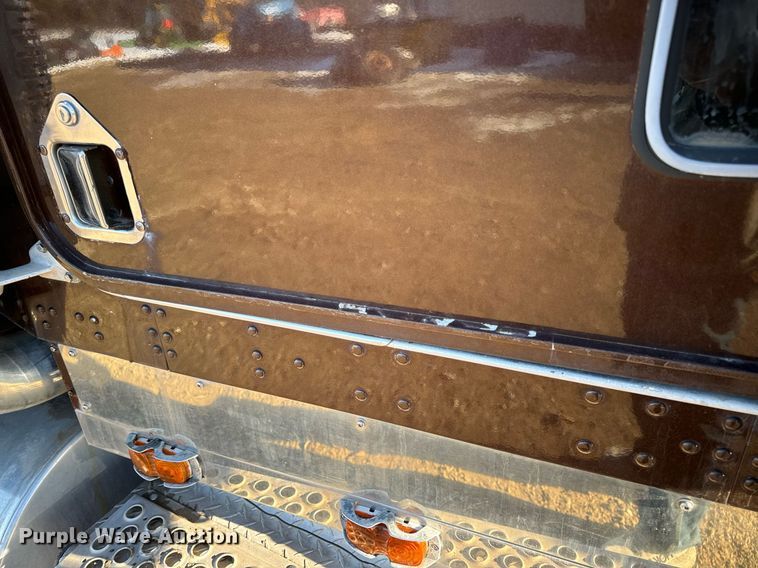 image for item EN5042 1997 Kenworth W900 semi truck