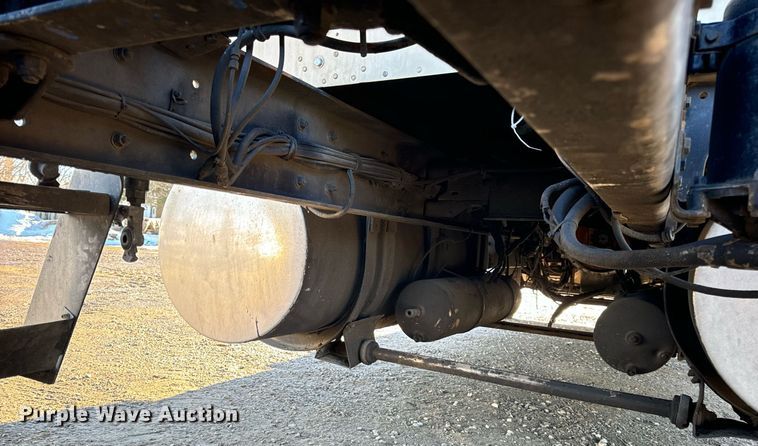 image for item EN5042 1997 Kenworth W900 semi truck