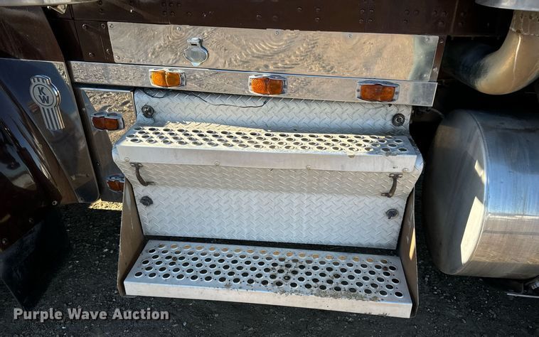 image for item EN5042 1997 Kenworth W900 semi truck