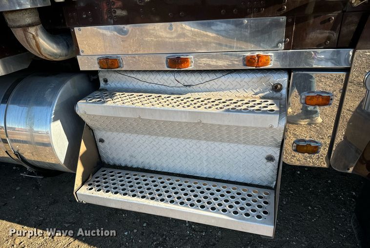 image for item EN5042 1997 Kenworth W900 semi truck