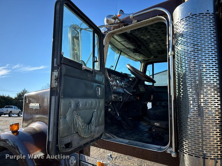 image for item EN5042 1997 Kenworth W900 semi truck