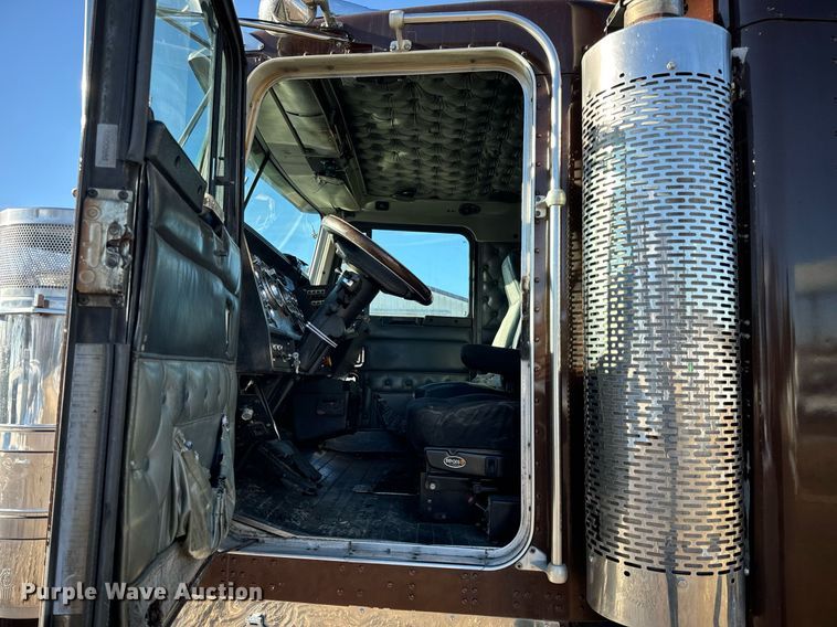 image for item EN5042 1997 Kenworth W900 semi truck