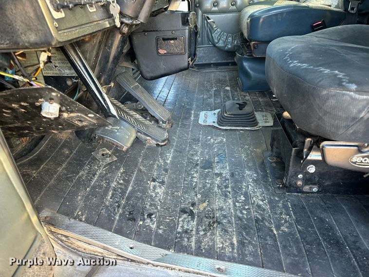 image for item EN5042 1997 Kenworth W900 semi truck