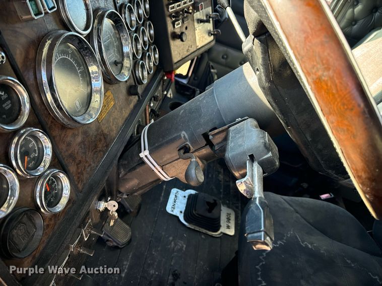 image for item EN5042 1997 Kenworth W900 semi truck