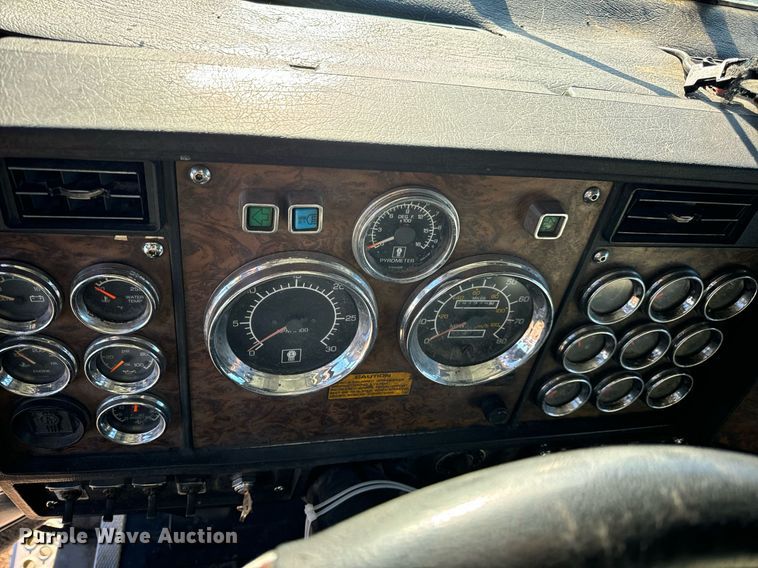 image for item EN5042 1997 Kenworth W900 semi truck