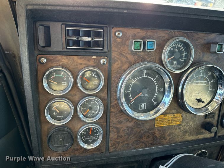image for item EN5042 1997 Kenworth W900 semi truck