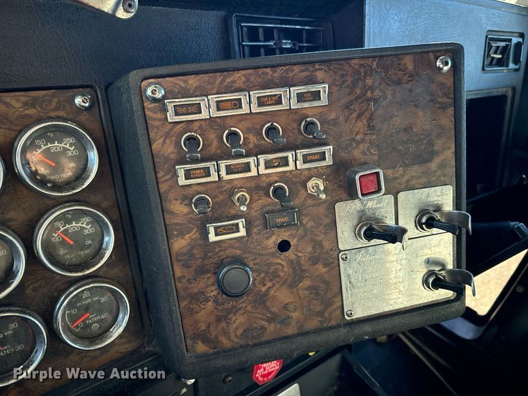 image for item EN5042 1997 Kenworth W900 semi truck