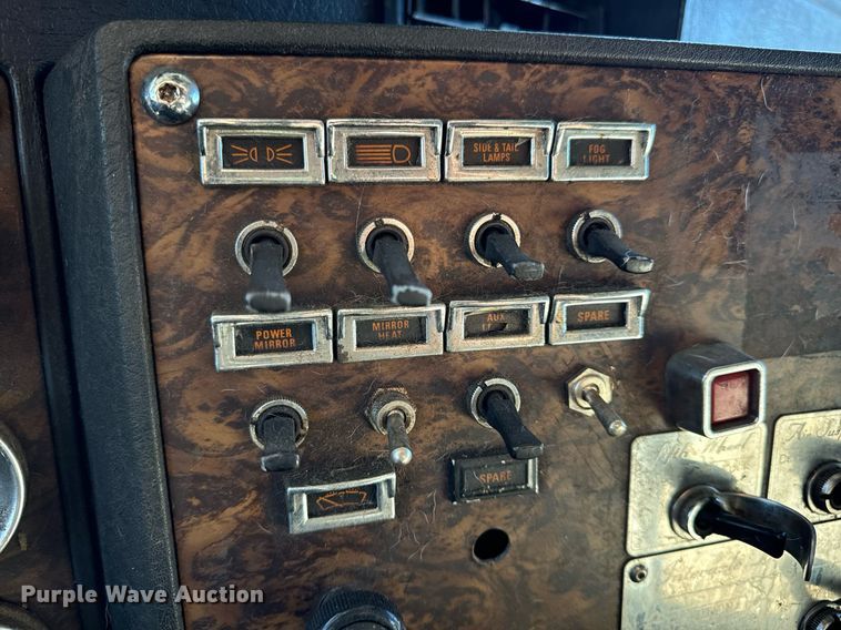 image for item EN5042 1997 Kenworth W900 semi truck