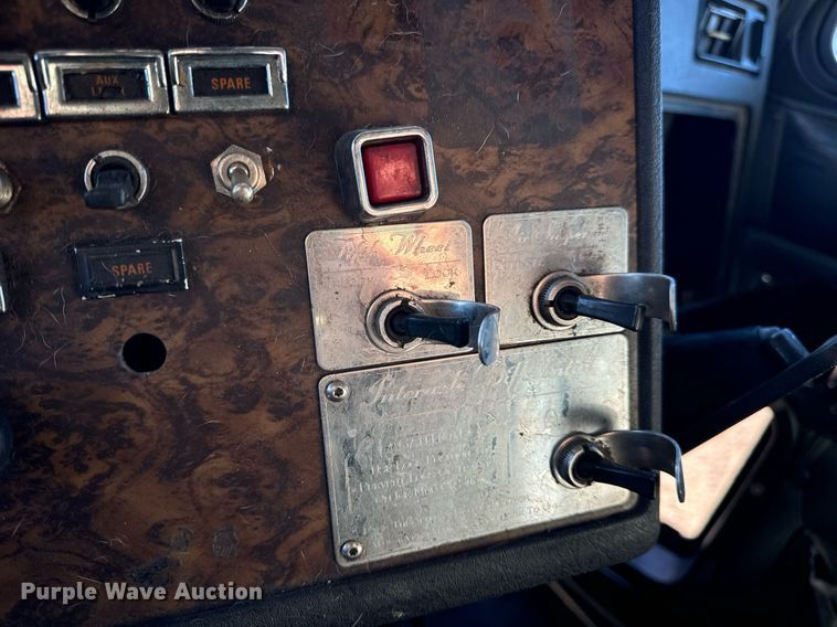 image for item EN5042 1997 Kenworth W900 semi truck