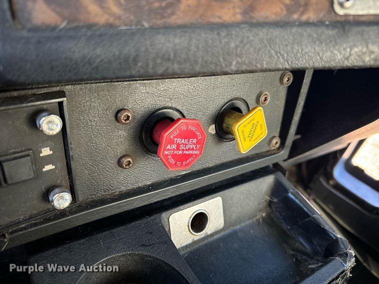 image for item EN5042 1997 Kenworth W900 semi truck