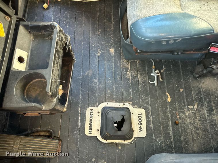 image for item EN5042 1997 Kenworth W900 semi truck