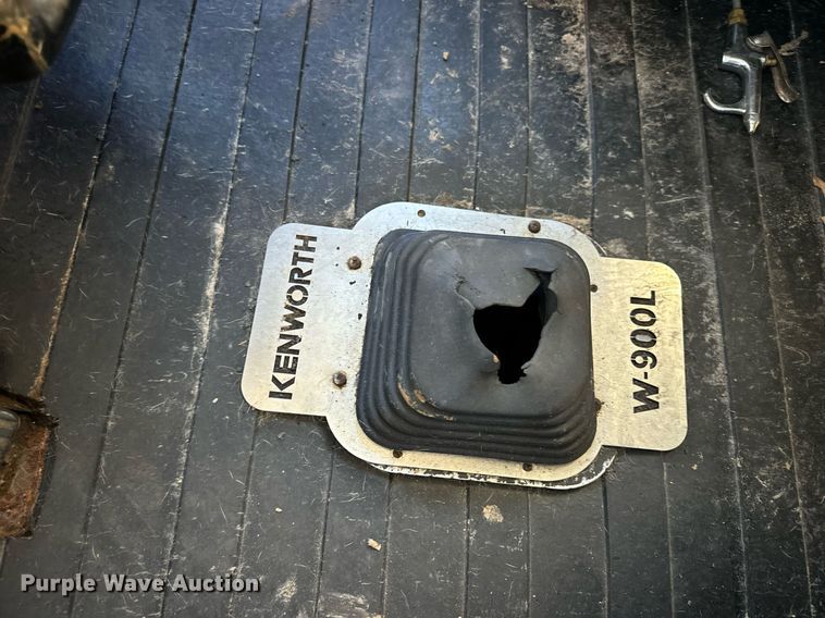 image for item EN5042 1997 Kenworth W900 semi truck