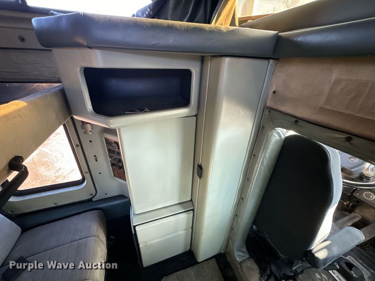 image for item EN5042 1997 Kenworth W900 semi truck