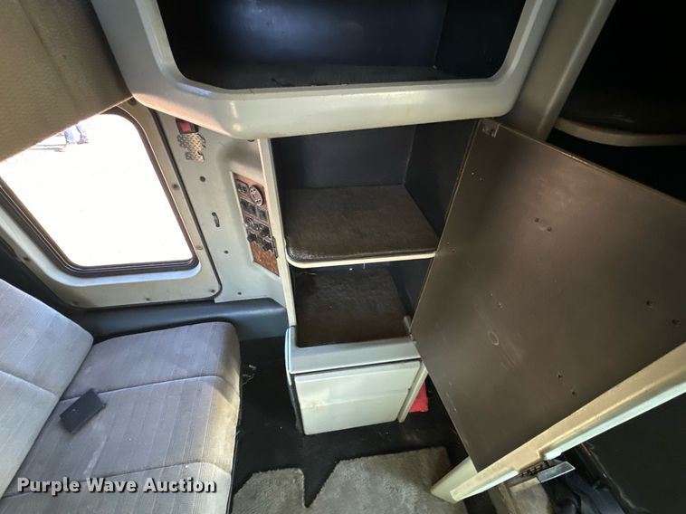 image for item EN5042 1997 Kenworth W900 semi truck