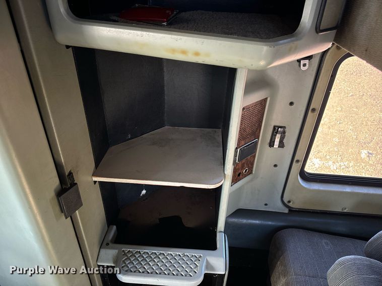 image for item EN5042 1997 Kenworth W900 semi truck