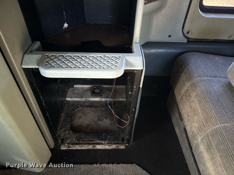 image for item EN5042 1997 Kenworth W900 semi truck