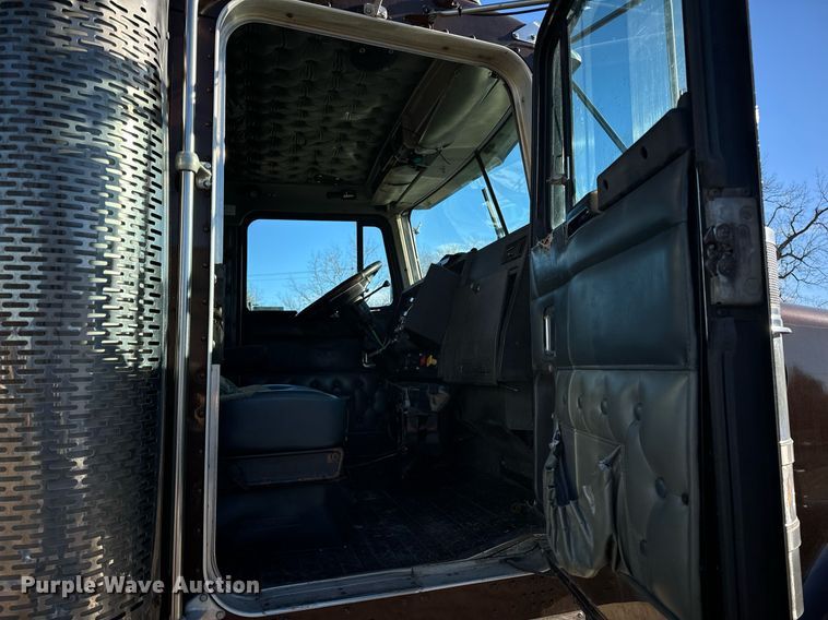 image for item EN5042 1997 Kenworth W900 semi truck