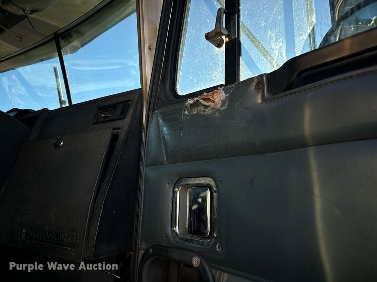 image for item EN5042 1997 Kenworth W900 semi truck