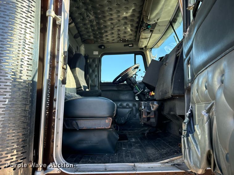 image for item EN5042 1997 Kenworth W900 semi truck