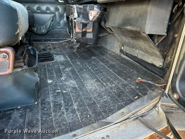 image for item EN5042 1997 Kenworth W900 semi truck