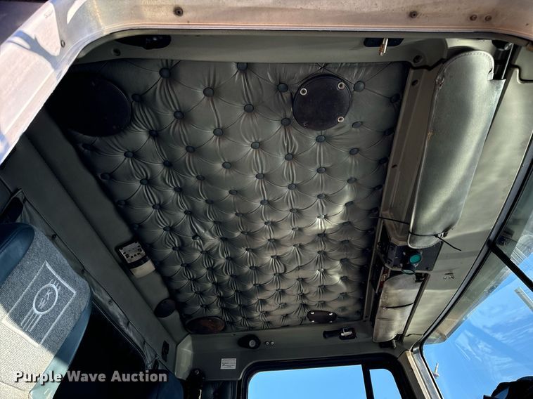 image for item EN5042 1997 Kenworth W900 semi truck