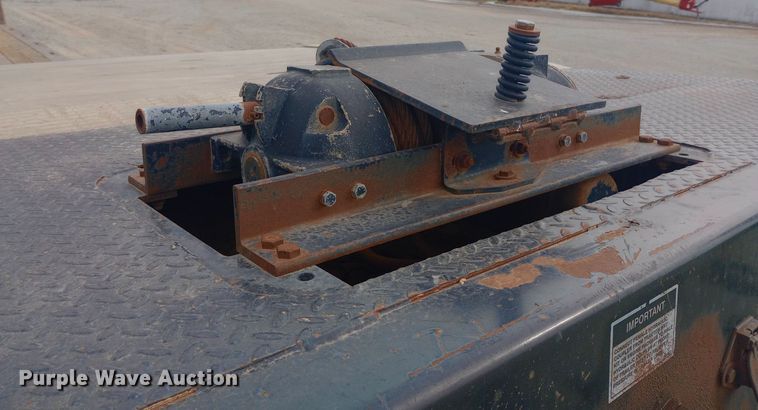 image for item EO0538 2004 Landoll 825F lowboy equipment trailer