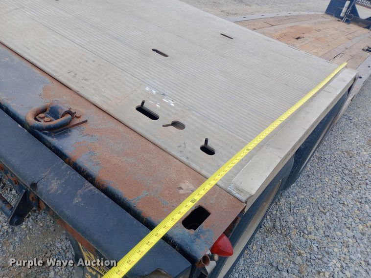 image for item EO0538 2004 Landoll 825F lowboy equipment trailer