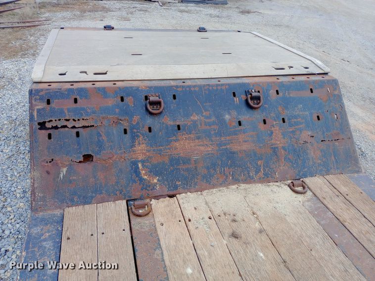 image for item EO0538 2004 Landoll 825F lowboy equipment trailer