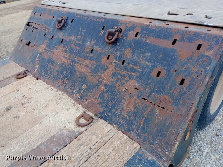 image for item EO0538 2004 Landoll 825F lowboy equipment trailer