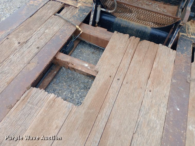 image for item EO0538 2004 Landoll 825F lowboy equipment trailer