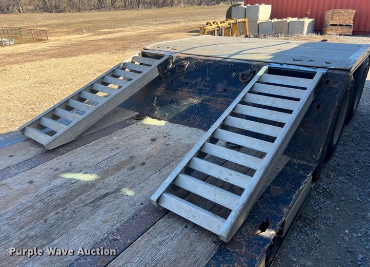 image for item EO0538 2004 Landoll 825F lowboy equipment trailer