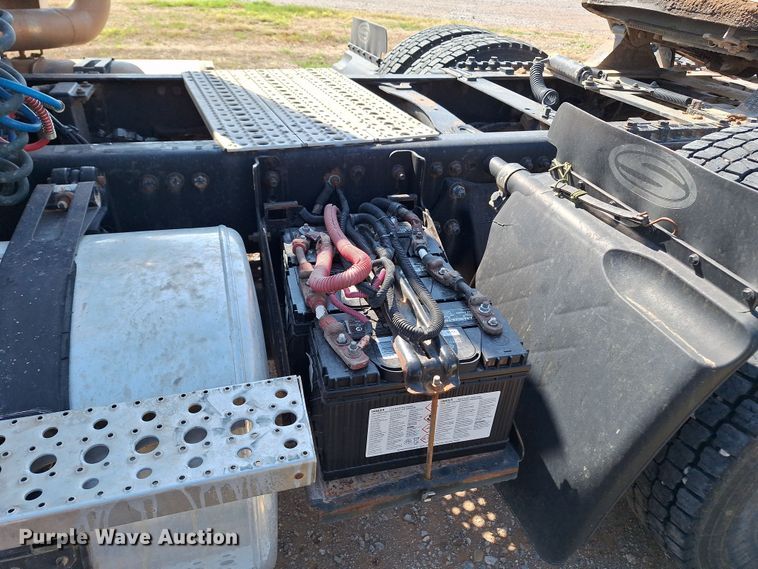 image for item EQ2312 2007 Sterling A-Line semi truck