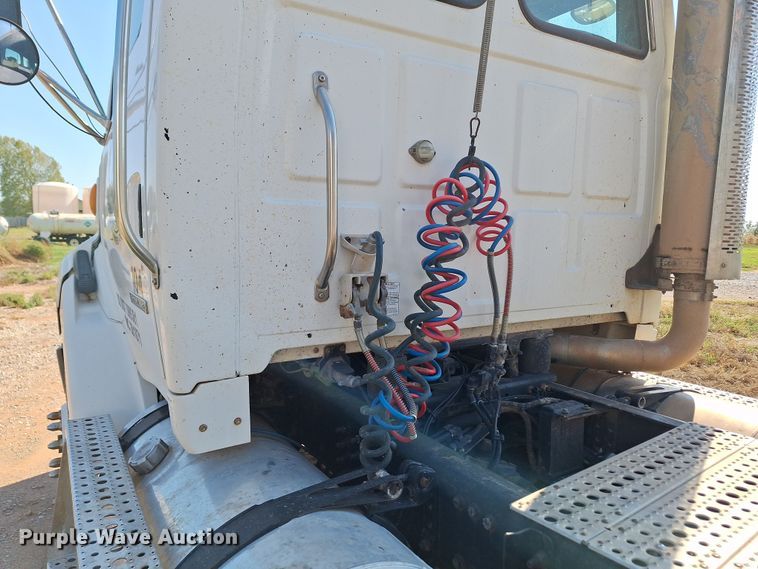 image for item EQ2312 2007 Sterling A-Line semi truck