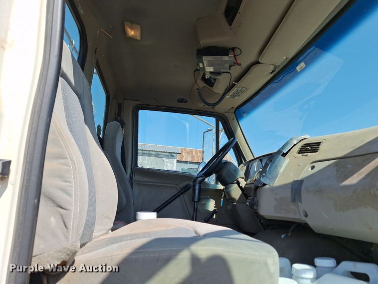 image for item EQ2312 2007 Sterling A-Line semi truck