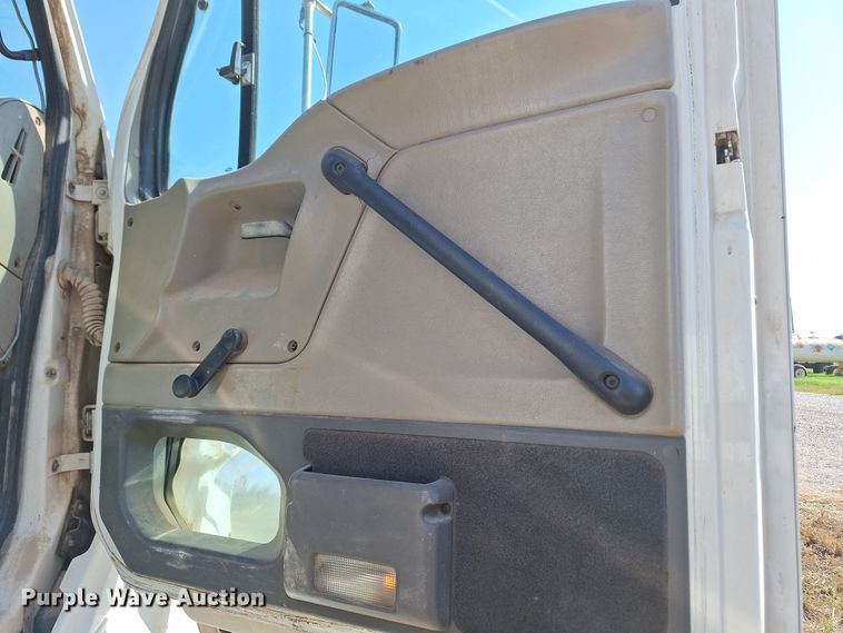 image for item EQ2312 2007 Sterling A-Line semi truck